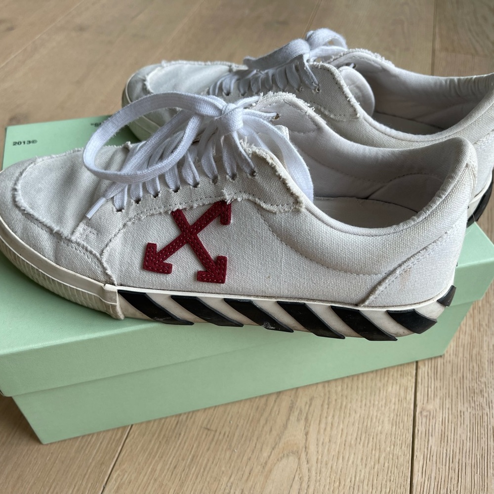 Off-white Low Vulcanized White Sneakers - US 10/EU 43 in good condition